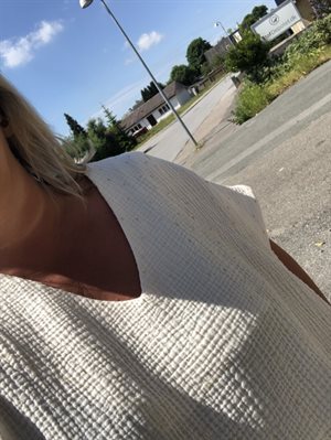 Fastvævet - florlet dobbelt gauze i fløde med guldstreg 